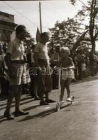 cca 1948 Budapest, roller és kerékpár verseny a Népligetben, Rózsa György (?-?) budapesti fotóriport...