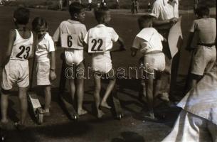 cca 1948 Budapest, roller és kerékpár verseny a Népligetben, Rózsa György (?-?) budapesti fotóriport...