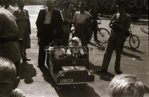 cca 1948 Budapest, roller és kerékpár verseny a Népligetben, Rózsa György (?-?) budapesti fotóriport...