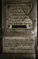 cca 1949 Budapest, Szent Lukács gyógyfürdő és a falán elhelyezett hálaadó márványtáblák Rózsa György...