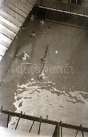 cca 1949 Budapest, Szent Lukács gyógyfürdő és a falán elhelyezett hálaadó márványtáblák Rózsa György...