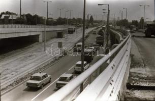 1984. július 9. Budapest, Flórián téri felüljáró építése és a környezete, járművek, közlekedés, 37 d...