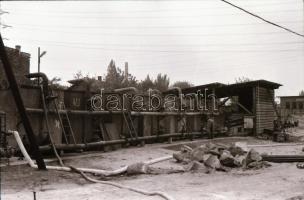 cca 1980 Teherautók és erőgépek a metró építkezéseken, 9 db vintage negatív (24x36 mm) + 5 db mai na...