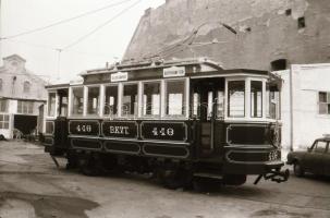 1989. március 7. A 418-as villamos a Füzesi főműhely előtt, 14 db vintage negatív (24x36 mm) + 3 db ...