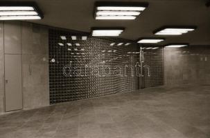 1985. január 15. Budapest, a Marx téri aluljáróban készült felvétel sorozat, 32 db vintage negatív R...