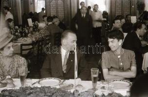 cca 1948 Budapesten megrendezett orvos kongresszus, 41 db vintage negatív Rózsa György (?-?) budapesti fotóriporter hagyatékából, 24x36 mm