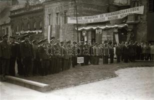 cca 1948 Budapest, Dísz tér, katonai koszorúzási ünnepség, 28 db vintage negatív Rózsa György (?-?) ...