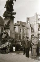 cca 1948 Budapest, Dísz tér, katonai koszorúzási ünnepség, 28 db vintage negatív Rózsa György (?-?) ...