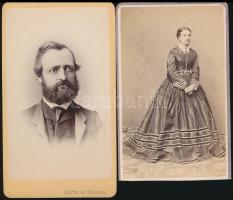 cca 1864 Doctor és Kozmata, továbbá Simonyi pesti fényképészek műterméből 2 db vizitkártya méretű, vintage fénykép, 10,5x6 cm és 9,5x6 cm