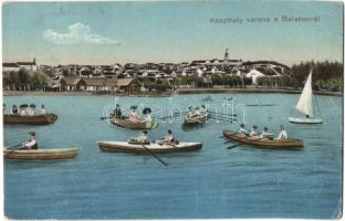 1917 Keszthely, a város a Balatonról nézve csónakázókkal. Mérei Ignác kiadása (EK)