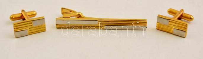Aranyszínű mandzsettagomb párban, nyakkendőtűvel, dobozban, 3 db