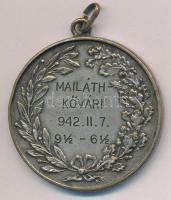1942. Mailáth-Kővári 942.II.7. 9 1/2 - 6 1/2 ezüstözött sakk díjérem füllel, ARKANZAS BPEST gyártói jelzéssel (40mm) T:2 ph., karc