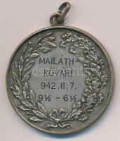 1942. "Mailáth-Kővári 942.II.7. 9 1/2 - 6 1/2" ezüstözött sakk díjérem füllel, "ARKANZAS BPEST" gyártói jelzéssel (40mm) T:2 ph., karc