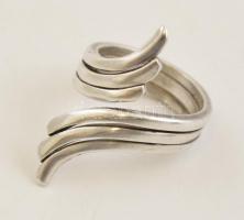 Ezüst(Ag) modern, masszív gyűrű, jelzett, méret: 55, nettó: 9,1 g