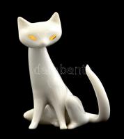 Hollóházi porcelán cica, kézzel festett, jelzett, apró kopásokkal, m: 8,5 cm