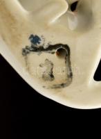 Hollóházi porcelán cica, kézzel festett, jelzett, apró kopásokkal, m: 8,5 cm