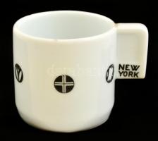 Hüttl Tivadar New York Kávéház porcelán csésze, jelzett, kis kopásnyomokkal, m: 6 cm, d: 6,5 cm