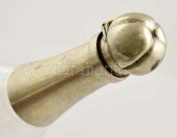 Alpakka tetejű üveg kiöntő + 2 db kupica, kis kopásnyomokkal, m: 4,5 és 23,5 cm