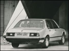 cca 1972-1981 BMW 5-ös sorozat, reklámfotók, hátoldalon leírással, 3 db17,5×23,5 cm