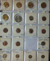 Jó világgyűjtemény 595db régi és új, sok tengerentúlon 2db éremtartóban