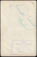 Selényi Etelka(1925-) színésznő aláírása őt ábrázoló fotón. Várkonyi László pecséttel jelzett fotója...