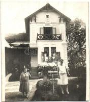 Balatonföldvár, Durcy villa, hölgyek - 2 db régi fotólap / 2 pre-1945 photo postcards