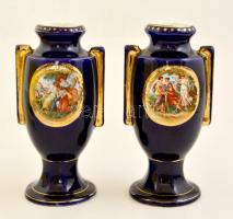Viktória csehszlovák váza antik jelenettel, párban, jelzett, kopásnyomokkal, m: 16,5 cm