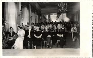 1942 Győr, Ünnepség díszteremben, belső, Dobos fotó, photo