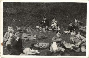 1941 Farkasgyepü, Levente iskolások kirándulása, photo (kopott sarkak / worn corners)