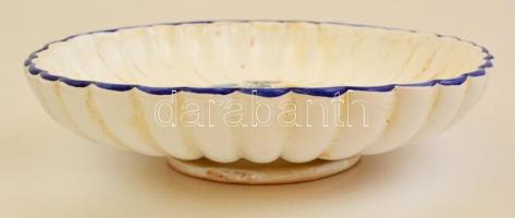 Habán stílusú kerámia fali tál, kézzel festett, kopásnyomokkal, d:  23 cm