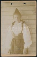 cca 1900 Népviseletes lány fotója, 3 db keményhátú fotó, sérültek, 16x10 cm és 18x13 cm közötti mére...