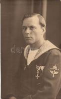 Osztrák-magyar haditengerészet matróza kitüntetésekkel / Austro-Hungarian Navy mariner, Atelier Bavaria photo (vágott / cut)