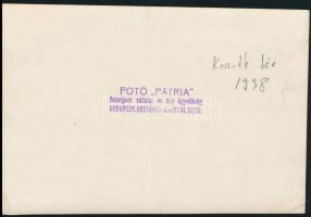 1938 Bp., Katonai főtisztek az 1938-as Nemzetközi Eucharisztikus Kongresszus alatt feldíszített Koss...