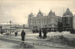 Moscow, Moscou; Place Loubianskaia / square, winter, shop