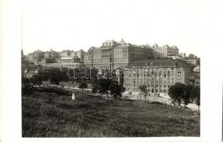 Budapest I. Királyi vár a Tabánból a Kereszt-térről nézve, villamos. photo