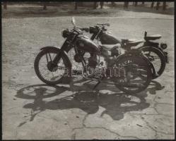 cca 1960 Csepel motorok, jelzetlen fotó, 24×30 cm