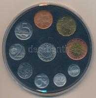 Csehország 1994. 10h-50K (9xklf) forgalmi sor sérült tokban + Ceska Narodni Banka emlékérem T:1-,2 Czech Republic 1994. 10 Haleru - 50 Korun (9xdiff) coin set in damaged case + Ceska Narodni Banka commemorative medal C:AU,XF