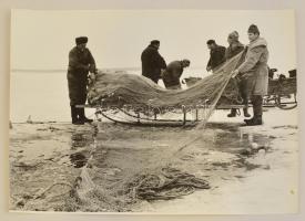 cca 1960 Balatoni jéghalászat nagyméretű fotó 41x30 cm
