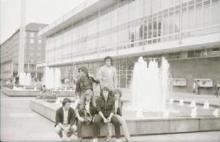 Városi életképek a régi NDK-ból (Berlin, Rostock, Drezda, stb,), fotónegatívok tasakban