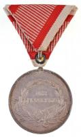 1914. "Ferenc József I. osztályú Ezüst Vitézségi Érem" peremén jelzett Ag kitüntetés mells...