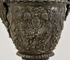 Historizáló fém vizeskorsó, márvány talapzaton, Zeusz és Vénusz fejekkel, antik jelenetekkel, m: 47 ...