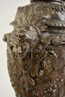 Historizáló fém vizeskorsó, márvány talapzaton, Zeusz és Vénusz fejekkel, antik jelenetekkel, m: 47 ...