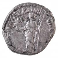 Római Birodalom / Róma / Commodus 185. Denár Ag (2,76g) T:2-
Roman Empire / Rome / Commodus 185. De...