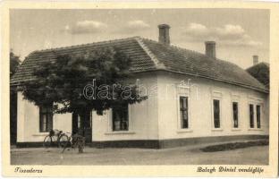 Tiszaderzs, Balogh Dániel vendéglője, étterem, kerékpár. Foto Szarvas János