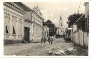 1942 Szépvíz, Csíkszépvíz, Furomoasa; Templom utca / street view with church