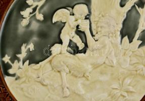 Schütz Cilli falitál, faun díszítéssel, kézzel festett mázas fajansz, jelzett. d: 32 cm