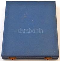 ~1970. "Kiváló sportmunkáért" herendi porcelán plakett dísztokban (108mm) T:1-