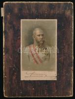 1900 körüli házi albumban okmány- és illetékbélyegek, egyéb kötelezettségjegyek, díjjegyes kivágások...