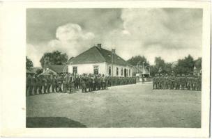 Kászonaltíz, Plaiesii de Jos; Ezrednap (Piskorovicei ütközet 1915. VI. 14.) ünneplése. Kiadja a m. kir. 14. honvéd gyalogezred, Ujjady Béla százados felvétele / WWI Hungarian military memorial day (EK)