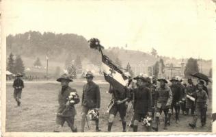 1916 Brassópojána, Pojána, Schulerau, Poiana Brasov; cserkészek felvonulása zászlóval / boy scouts marching with flag. Foto Angelo photo